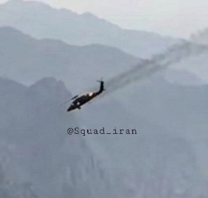  美軍直升機被擊中後冒出黑煙。 圖 : 翻攝自伊朗革命衛隊 