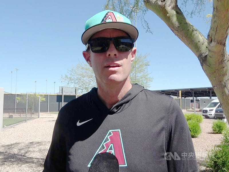 美國職棒亞利桑那響尾蛇農場投手總監密爾茲（Chris Mears）掌握體系數十名投手的狀況，他期待台灣投手黃仲翔打好基礎，做好準備以邁向下一個層級。中央社記者林宏翰亞利桑那攝 115年4月5日&nbsp;&nbsp;&nbsp;