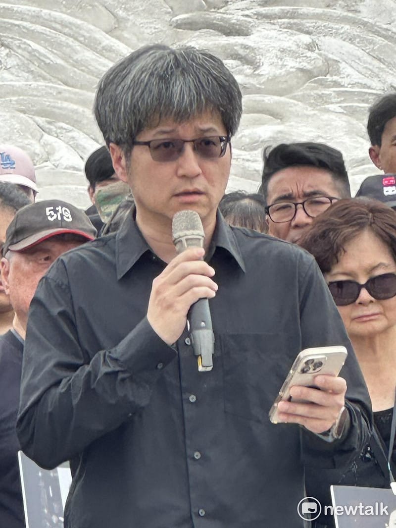  519行動組合及58個民間社團今（5）共同發起「台灣不需要獨裁者紀念堂」活動。圖為吳俊瑩教授。 圖：朱蒲青/攝 