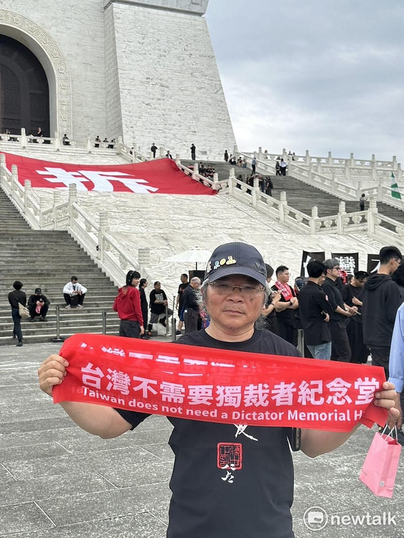  519行動組合及58個民間社團今（5）共同發起「台灣不需要獨裁者紀念堂」活動，圖為陳文成基金會執行長張龍橋。 圖：朱蒲青/攝 