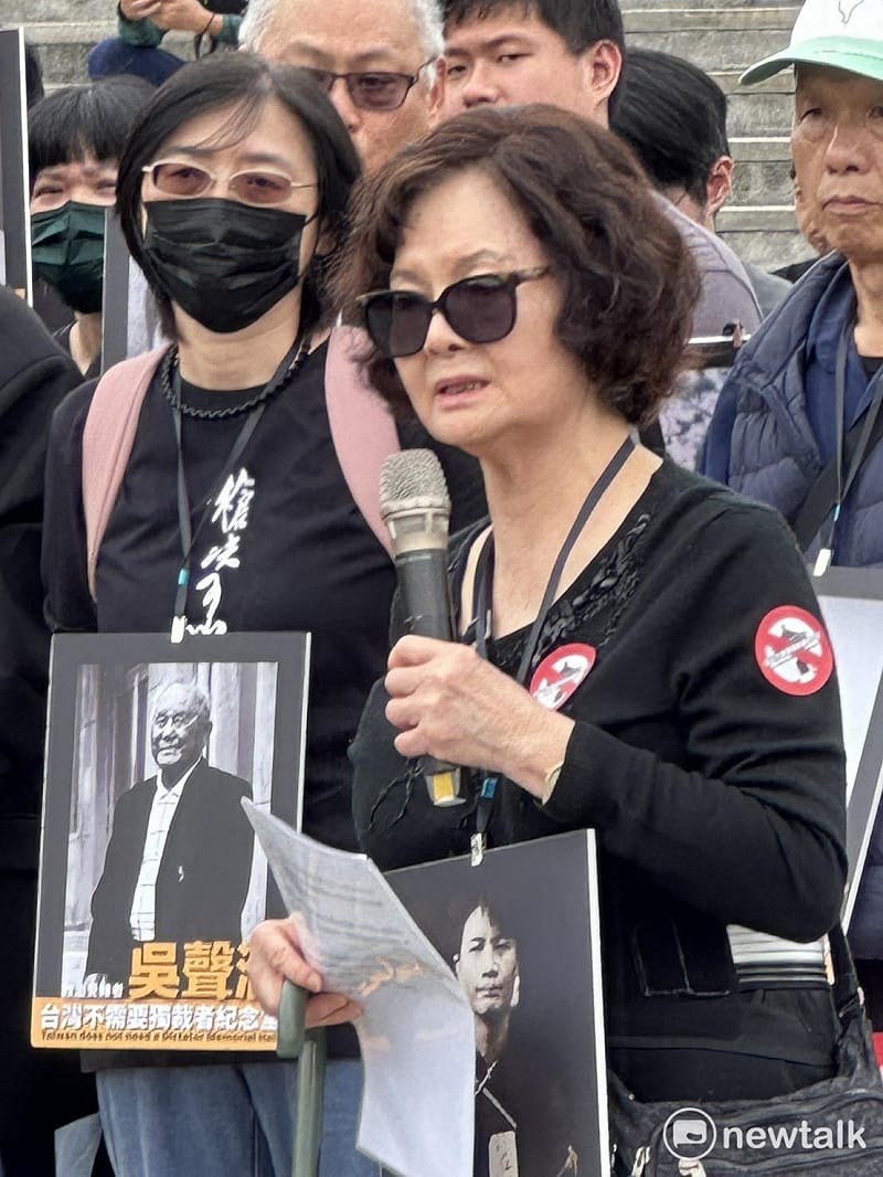  519行動組合及58個民間社團今（5）共同發起「台灣不需要獨裁者紀念堂」活動。圖為受難者家屬藍芸若。 圖：朱蒲青/攝 