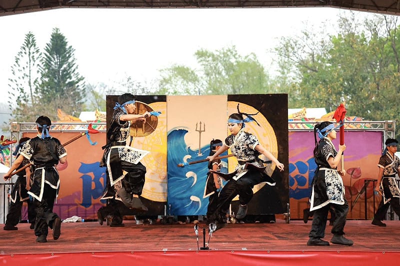 「實踐大學高雄校區」展現宋江陣與台越跨國文化的交融。&nbsp;&nbsp;&nbsp;圖：高雄市觀光局/提供
