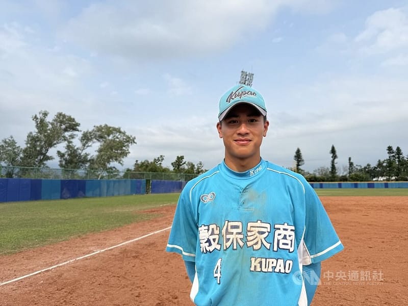 U18東岸聯盟棒球賽，穀保家商球員陳耀杰（圖）5日在冠軍戰敲出關鍵三壘打，助隊奪冠。他受訪時自評本屆東岸聯盟表現不錯，幾乎每場比賽都有安打，也有收穫，打擊時對球的掌握感覺更好。中央社記者謝靜雯攝　115年4月5日&nbsp;&nbsp;&nbsp;