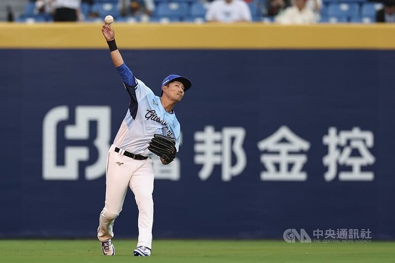 中華職棒富邦悍將球星林哲瑄（圖）5日在新莊棒球場的引退賽事以先發中外野手、第1棒亮相，期許為球員生涯劃下完美句點。中央社記者吳家昇攝 115年4月5日&nbsp;&nbsp;&nbsp;