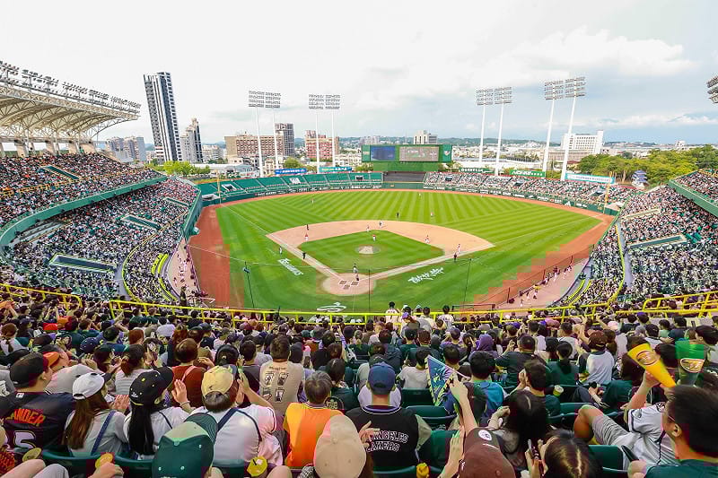 台鋼雄鷹主場開幕戰總進場人數突破1萬6千人。&nbsp;&nbsp;&nbsp;圖：高雄市政府/提供