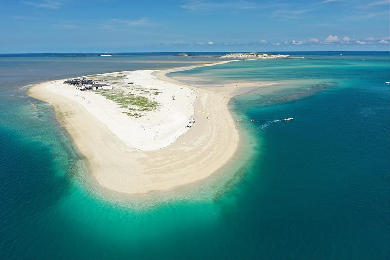 澎湖除了有花火節及壯闊海景外，每年4至9月為燕鷗的繁衍期，這期間澎湖的無人離島將成為「燕鷗天堂」。&nbsp;&nbsp;&nbsp;圖：取自澎湖縣政府
