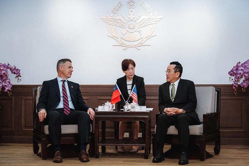 國防部長顧立雄接見美國聯邦參議員吉姆．班克斯。&nbsp;&nbsp;&nbsp;圖：國防部提供