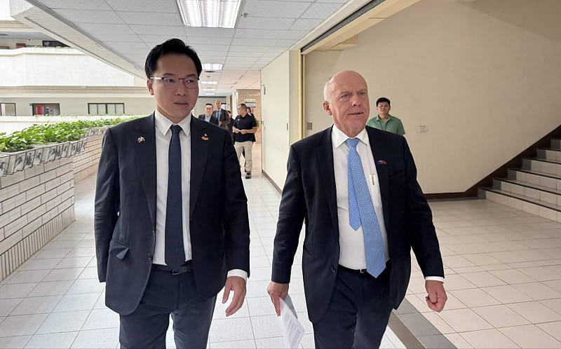 林智鴻(左)促成阿貝慈及卡柏前來高市府交流。&nbsp;&nbsp;&nbsp;圖：林智鴻服務處/提供