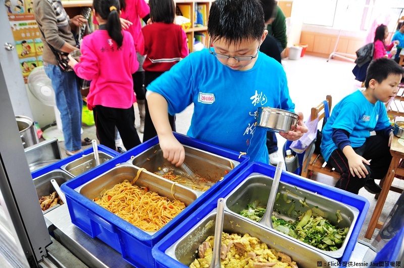 教育部期望藉由專案辦公室之設立，持續提升學校午餐品質，推廣健康飲食教育。並以長遠增進國人健康為目標，同時提升學校午餐的教育內涵。   圖：Flickr提供Jessie Jair開放權限