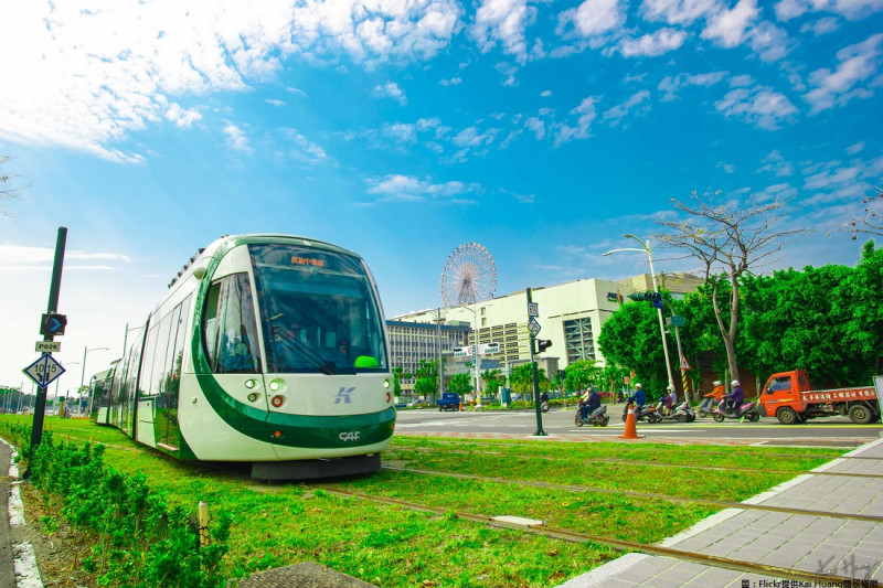 像高雄市這樣公車、捷運、輕軌，客運都免費搭的情形在台灣是第一次創舉。   圖：Flickr提供Kai Huang開放權限