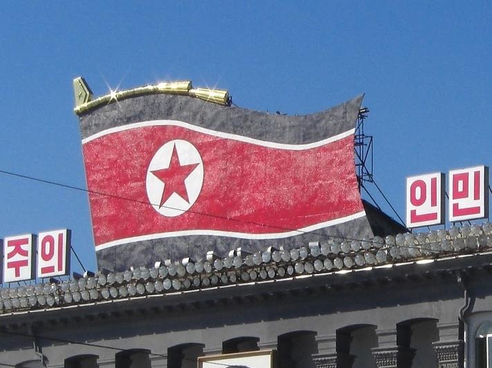 日北媒體31日報導，北韓9月3日核試爆導致隧道坍塌，恐怕有超過200人喪生。圖為北韓國旗。   圖：取自Pixabay圖庫