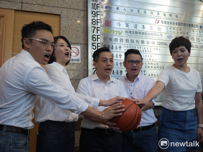 國民黨文傳會主委李明賢今（1）天下午偕同台北市議員王鴻薇、新任文傳會副主委兼文宣部主任鍾沛君、原發言人洪孟楷與黃建豪等4人，首度公開對外亮相。   圖：趙婉淳／攝