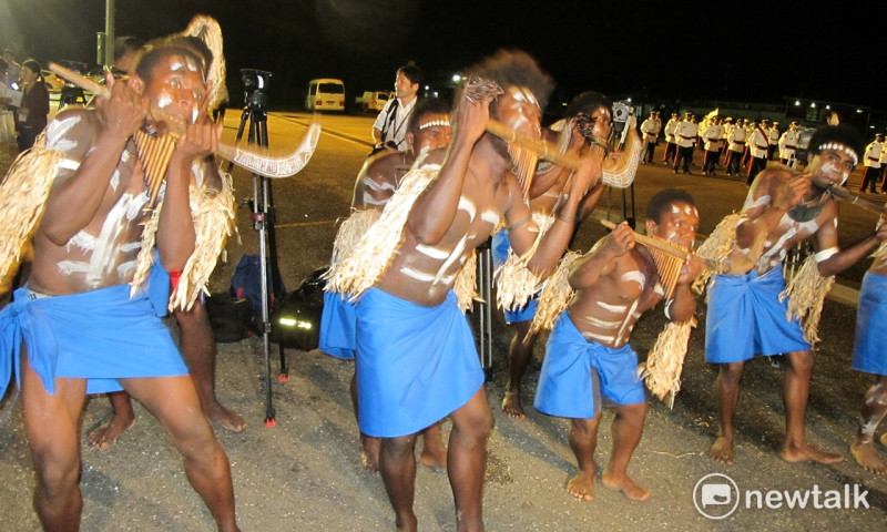 索羅門群島迎接貴賓時，常常表演勇士舞蹈。   圖 : 林朝億/攝