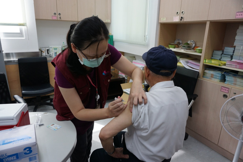 新北市衛生局表示，疫苗接種後需2至4週才能產生足夠的保護力。   圖：新北市衛生局/提供
