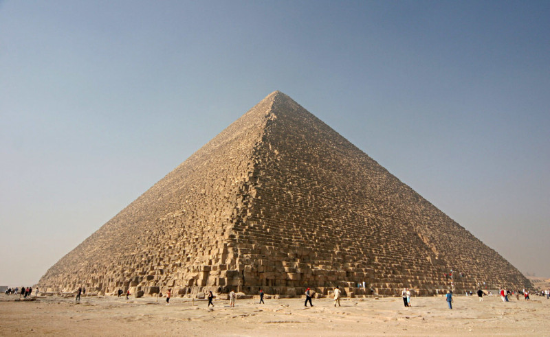科學家發現埃及大金字塔（Great Pyramid）內部新墓穴，這是古埃及法老王古夫（Khufu）巨大金字塔內部迄今已知的第4個墓穴。   圖：翻攝維基百科