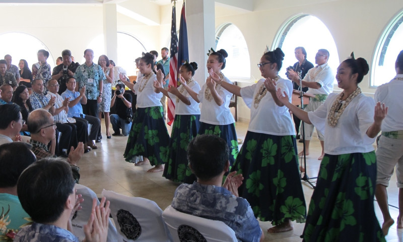 總統蔡英文3日過境關島，總統卡佛在總統府以傳統歌舞會歡迎；卡佛、蔡英文則坐在前席觀看。   圖：林朝億/攝