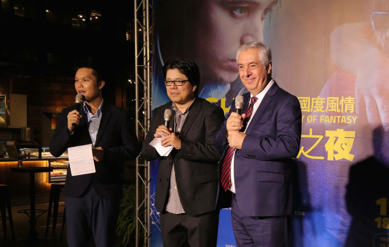土耳其駐台北辦事處代表艾瑞康(右)表示，很高興土耳其影片能與台灣觀眾交流，他到台灣上任已經五年，深知台灣電影產業充滿力量，台灣觀眾熱愛電影藝術，因此特別希望通過電影，讓大家更了解土耳其在地的創造力。   圖：高雄市電影館提供