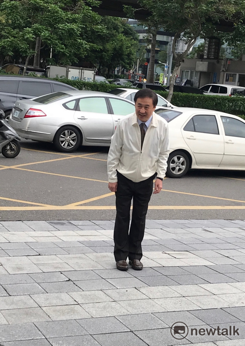 2018新北市長參選人暨台北市副市長陳景峻今（5）日批評，新北市長朱立倫4年舉債六都最高，恐財政紀律崩潰、債留子孫，應徹底檢討。   圖：周煊惠 / 攝