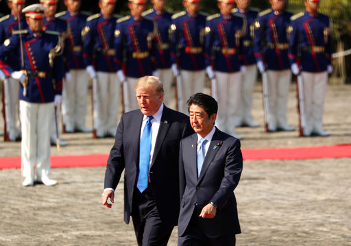 美國總統川普（左）預定6日與日本首相安倍晉三（右）會晤，安倍將提出自由開放的印度太平洋戰略。   圖：達志影像／美聯社