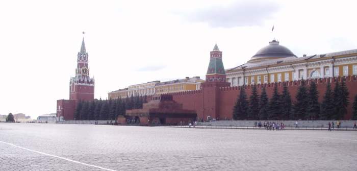 俄羅斯莫斯科紅場名列世界遺產，列寧的墓（中）成為俄共產黨的象徵之一。   圖：翻攝維基網站