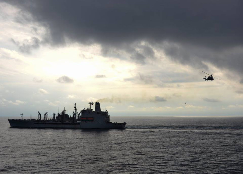 美國海軍尼米茲號航母突擊小組正在南海，正定期部署第7艦隊責任區， 以支援海事安全行動。   圖：翻攝尼米茲號臉書/Cole Schroeder