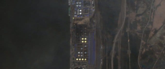 烏軍持續加大對俄羅斯能源命脈的攻擊力度，目標直指包括烏斯季盧加與新羅西斯克等重要石油樞紐的油庫與儲運設施。 圖:翻攝自X帳號@NOELreports