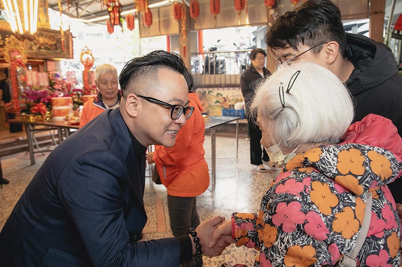 童子瑋親自深入社區巷弄，了解基隆人的實際需要。&nbsp;&nbsp;&nbsp;圖：童子瑋辦公室/提供