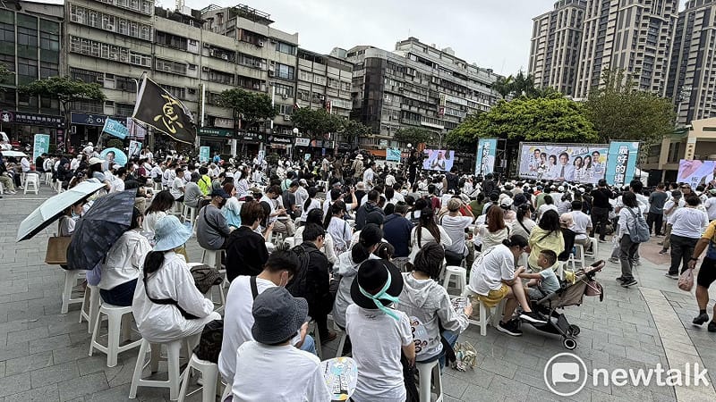  黃國昌在新北市三重區舉辦「411讓新北更有型」誓師大會，現場人潮。 圖：高逸帆／攝 