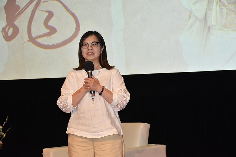高雄市圖書館館長李金鴦為《天雪女神龍》站台。&nbsp;&nbsp;&nbsp;圖：孫家銘/攝