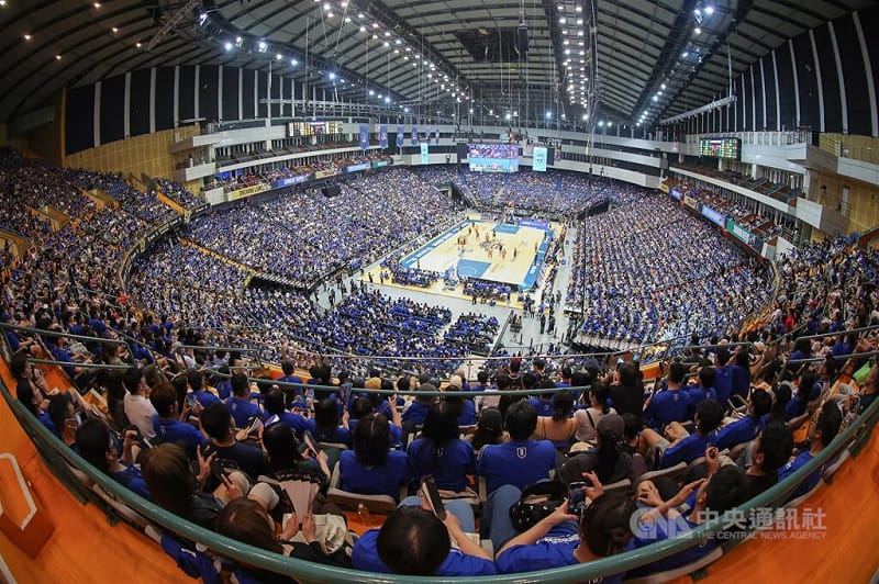 林志傑引退賽11日在台北小巨蛋開打，吸引滿場1萬3500人進場觀戰，球迷賣力為林志傑加油打氣。中央社記者張新偉攝　115年4月11日&nbsp;&nbsp;&nbsp;