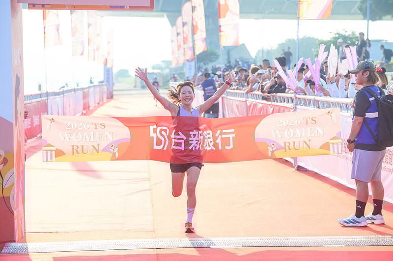 2026 TS WOMEN RUN台新新光女子路跑12日登場，半馬組由近況不錯的陳美彤（中）以1小時23分37秒的成績封后。（中華民國路跑協會提供）中央社記者黎建忠傳真　115年4月12日&nbsp;&nbsp;&nbsp;