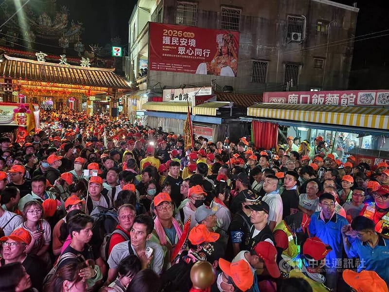 苗栗通霄白沙屯拱天宮媽祖徒步往北港朝天宮進香13日凌晨起駕，引領逾46萬名「香燈腳」，展開8天7夜充滿未知與挑戰的進香路。中央社記者管瑞平攝　115年4月13日&nbsp;&nbsp;&nbsp;圖：中央社提供