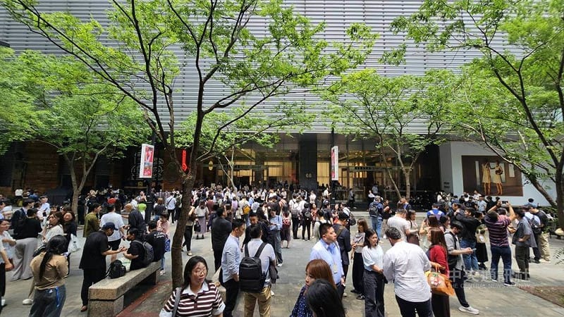 台北市信義區微風信義百貨46樓美食餐廳13日火警，現場疏散312人，有5人因嗆傷、不適送醫。（翻攝照片）中央社記者黃麗芸傳真　115年4月13日&nbsp;&nbsp;&nbsp;