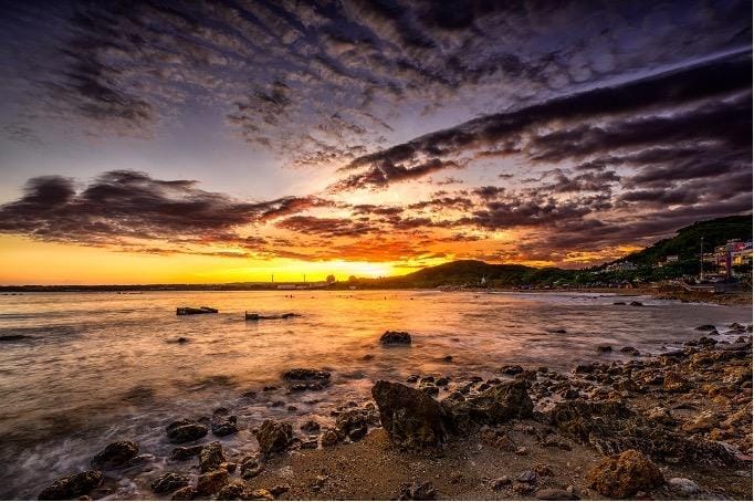 在墾丁南灣海岸夕陽相伴下，享受交響樂的現場演出。&nbsp;&nbsp;&nbsp;圖：墾管處/提供