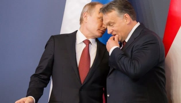 克里姆林宮發言人德米特里·佩斯科夫直言,莫斯科不會向匈牙利新政府表達祝賀,並強調匈牙利因支持對俄制裁,已被列為「不友好國家」。不過他同時透露,俄方仍將與歐爾班維持對話。 圖:翻攝自X帳號@nexta_tv 克里姆林宮發言人德米特里·佩斯科夫直言,莫斯科不會向匈牙利新政府表達祝賀,並強調匈牙利因支持對俄制裁,已被列為「不友好國家」。不過他同時透露,俄方仍將與歐爾班維持對話。 圖:翻攝自X帳號@nexta_tv