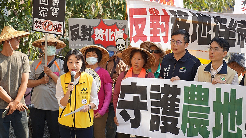 王婉諭指出,南投縣政府在短時間內密集召開範疇界定會議,已形同以程序霸凌名間鄉親。 圖:時代力量/提供 王婉諭指出,南投縣政府在短時間內密集召開範疇界定會議,已形同以程序霸凌名間鄉親。 圖:時代力量/提供