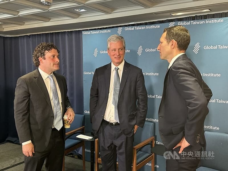 華盛頓郵報專欄作家羅金（左起，Josh Rogin）、前白宮國安顧問歐布萊恩（Robert O’Brien）與前五角大廈印太安全事務助理部長瑞特納（Ely Ratner）出席全球台灣研究中心活動，瑞特納獲邀擔任中心美台工作小組副主席。中央社記者廖漢原華盛頓攝　115年4月16日&nbsp;&nbsp;&nbsp;圖：中央社提供