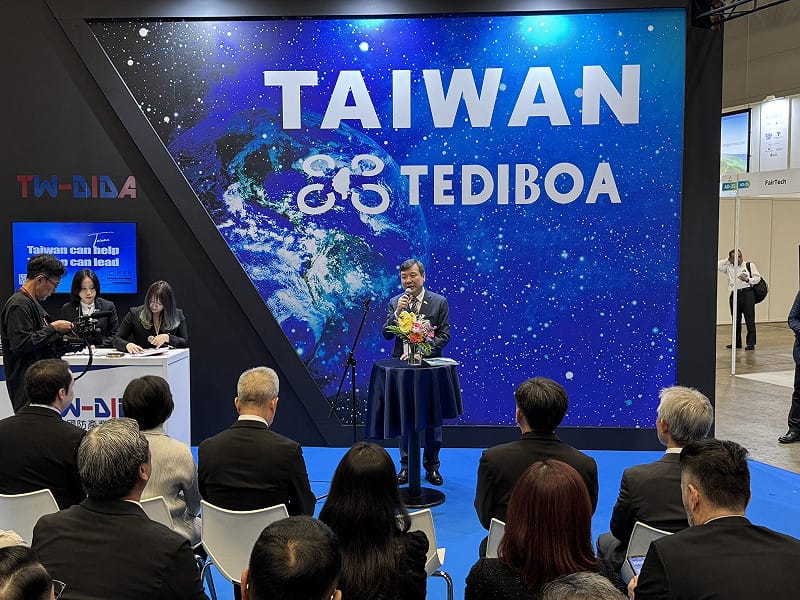 去年6月4日出席日本國際無人機展「臺灣館」開幕式。&nbsp;&nbsp;&nbsp;圖：取自李逸洋臉書