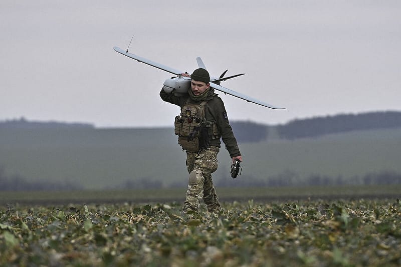 烏克蘭軍方近日宣布，正式導入整合無人機、地面機器人與步兵的「機器人突擊」作戰模式，並已在南部前線取得實質戰果。&nbsp;&nbsp;&nbsp;圖:翻攝自X帳號@nexta_tv