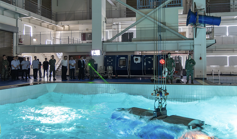  賴清德視導「飛訓部國軍空勤人員求生訓練中心」，了解國軍訓練過程。 圖：總統府提供 