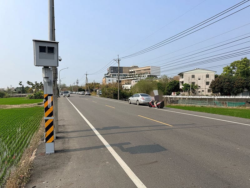 南投縣南投市東閔路1.35公里處測速照相桿老舊影響效能，警方更新設備導入新一代數位測速雷達、優化影像擷取，提升違規偵測準確度，預計7月1日重新啟用。（南投縣警察局提供）中央社記者蕭博陽南投縣傳真　115年4月17日&nbsp;&nbsp;&nbsp;