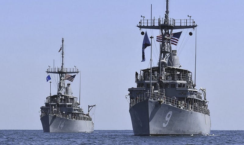 兩艘隸屬駐日美軍、母港位於佐世保海軍基地的「復仇者級」掃雷艦，已自新加坡出發，穿越馬六甲海峽，朝中東方向前進。 圖:翻攝自X帳號@bonewitz_SPBG