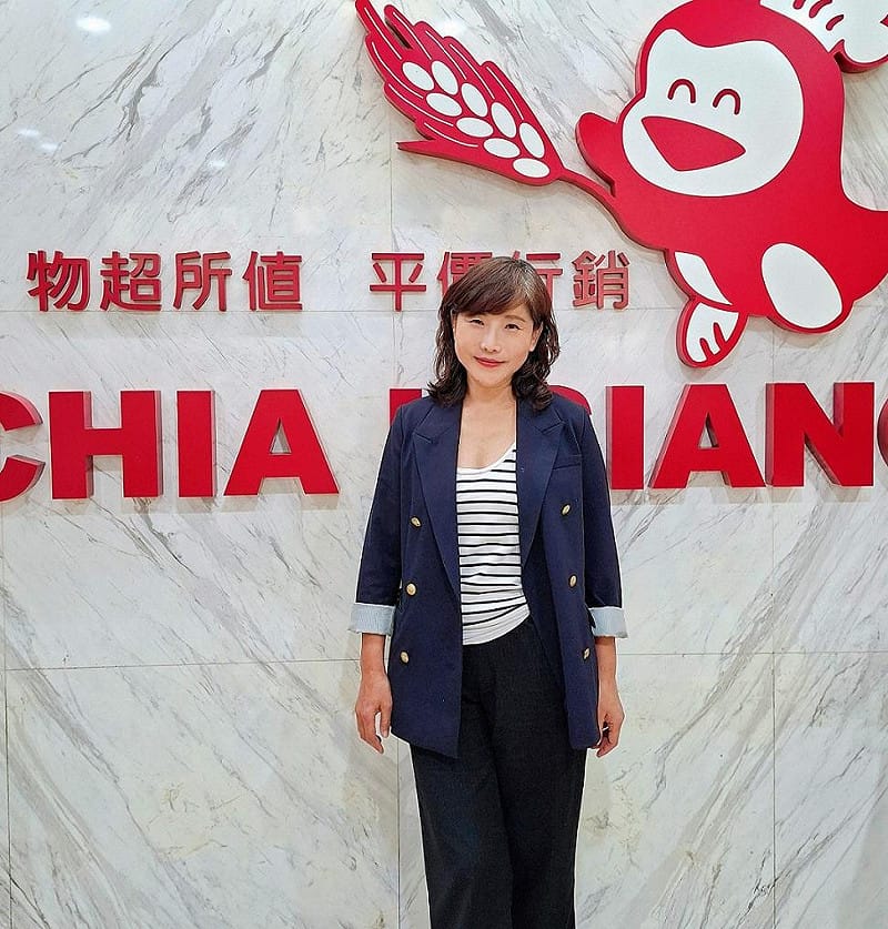 黃秀芬表示，許多消費者會將麵包的價格與品質直接畫上等號，如此的刻板印象曾令她很受傷，她打破「便宜沒好貨」的迷思，堅持創造好的東西讓大家吃飽，因此不計成本使用頂級原料，整批貨櫃進口麵粉與紐西蘭奶油，以量制價，將省下中間商的差價利潤直接回饋給消費者。&nbsp;&nbsp;&nbsp;圖：台南市政府提供