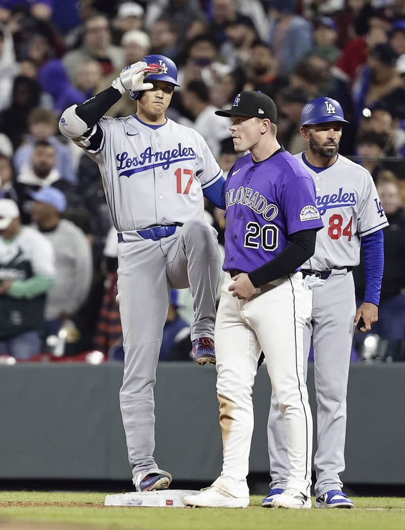 MLB道奇隊日籍球星大谷翔平（左）19日創下連續50場上壘紀錄。（共同社）&nbsp;&nbsp;&nbsp;