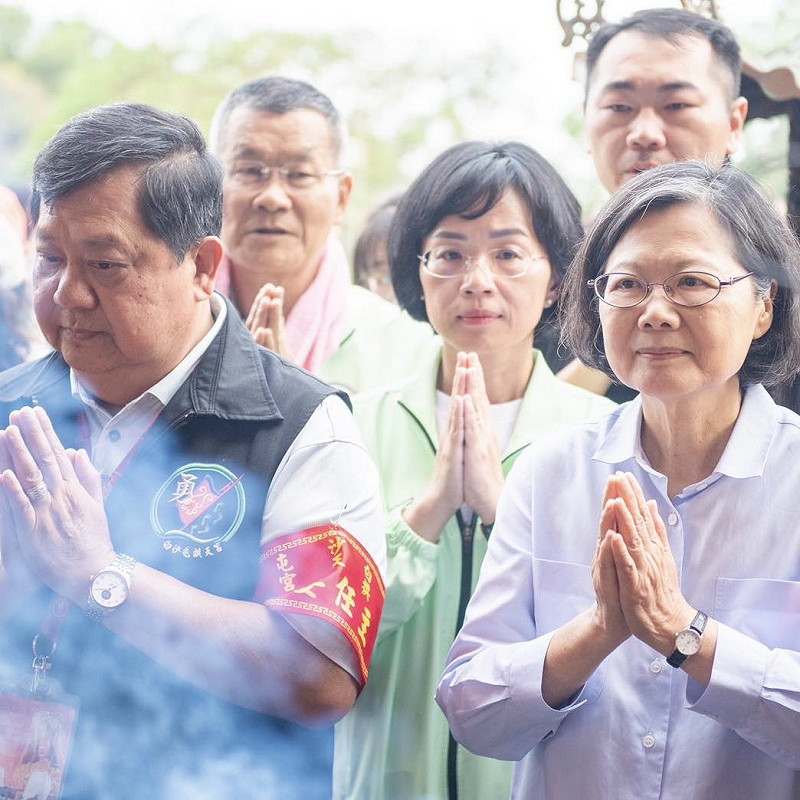  蔡英文參與白沙屯媽祖進香，並說台灣一定能繼續向前。 圖：翻攝自蔡英文臉書 