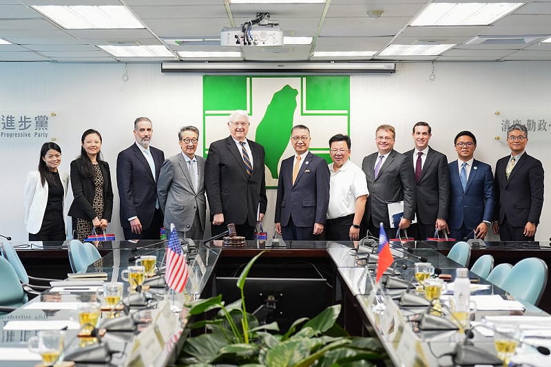  徐國勇在民進黨中央接見美國華府「戰略暨國際研究中心（CSIS）」訪團。 圖：民進黨提供 