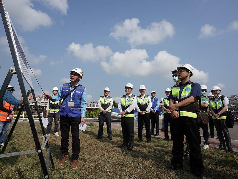 各機關代表參訪執行中的高雄機場新航廈建設&nbsp;&nbsp;&nbsp;圖：民航局／提供