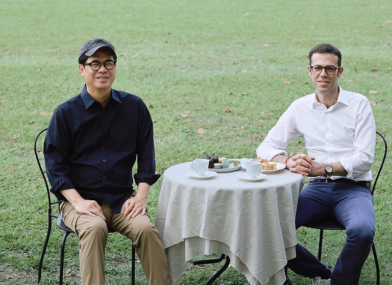 陳其邁(左)與龍燁(右)邀民眾體驗「2026法國生活節在高雄」全新亮點之一經典法式午茶。&nbsp;&nbsp;&nbsp;圖：高雄市行國處/提供