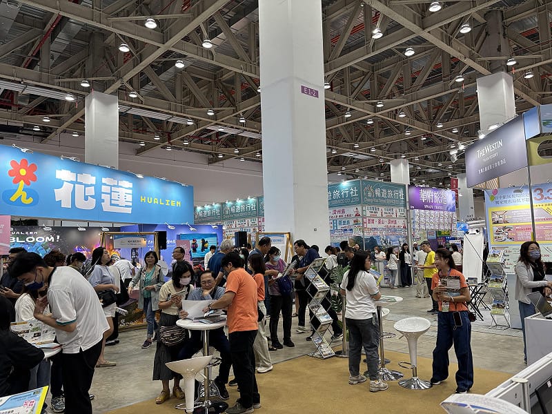 台中旅展首度在新啟用的國際會展中心舉辦，參展攤位大爆炸，預估四天人數逾30萬，業績算看10億。&nbsp;&nbsp;&nbsp;圖：主辦單位/提供
