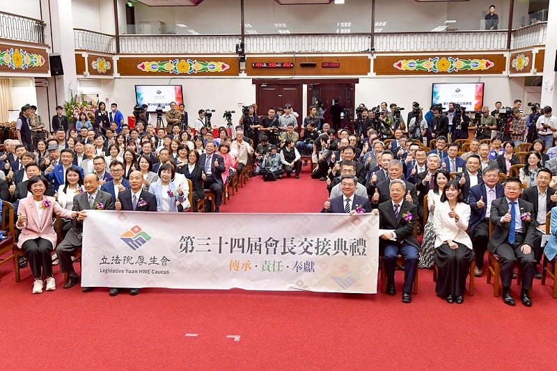 立法院厚生會今（24日）舉行「第34屆會長交接典禮」。&nbsp;&nbsp;&nbsp;圖：行政院提供
